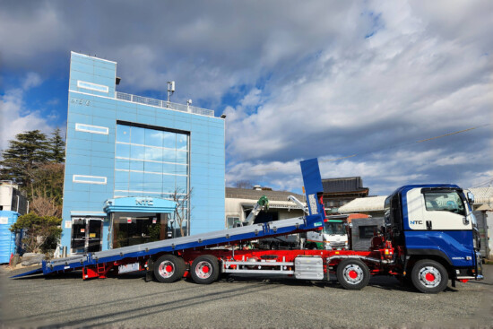 10t セルフローダー車(最大積載量:11,200kg) 10t セルフローダー車(最大積載量:11,200kg)